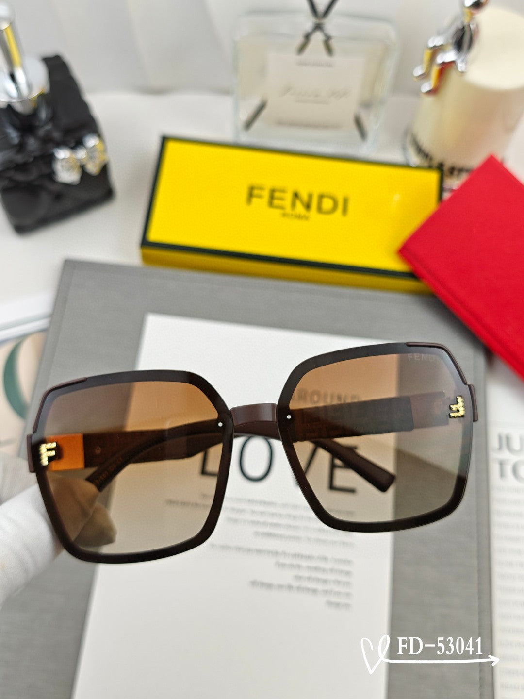 Fendi Sunglasses 558278