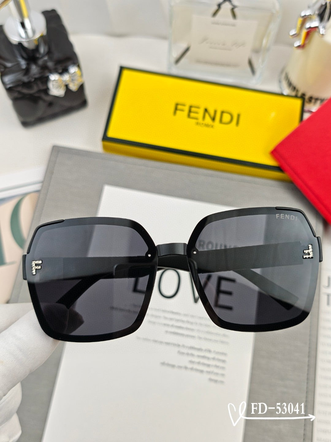 Fendi Sunglasses 558278