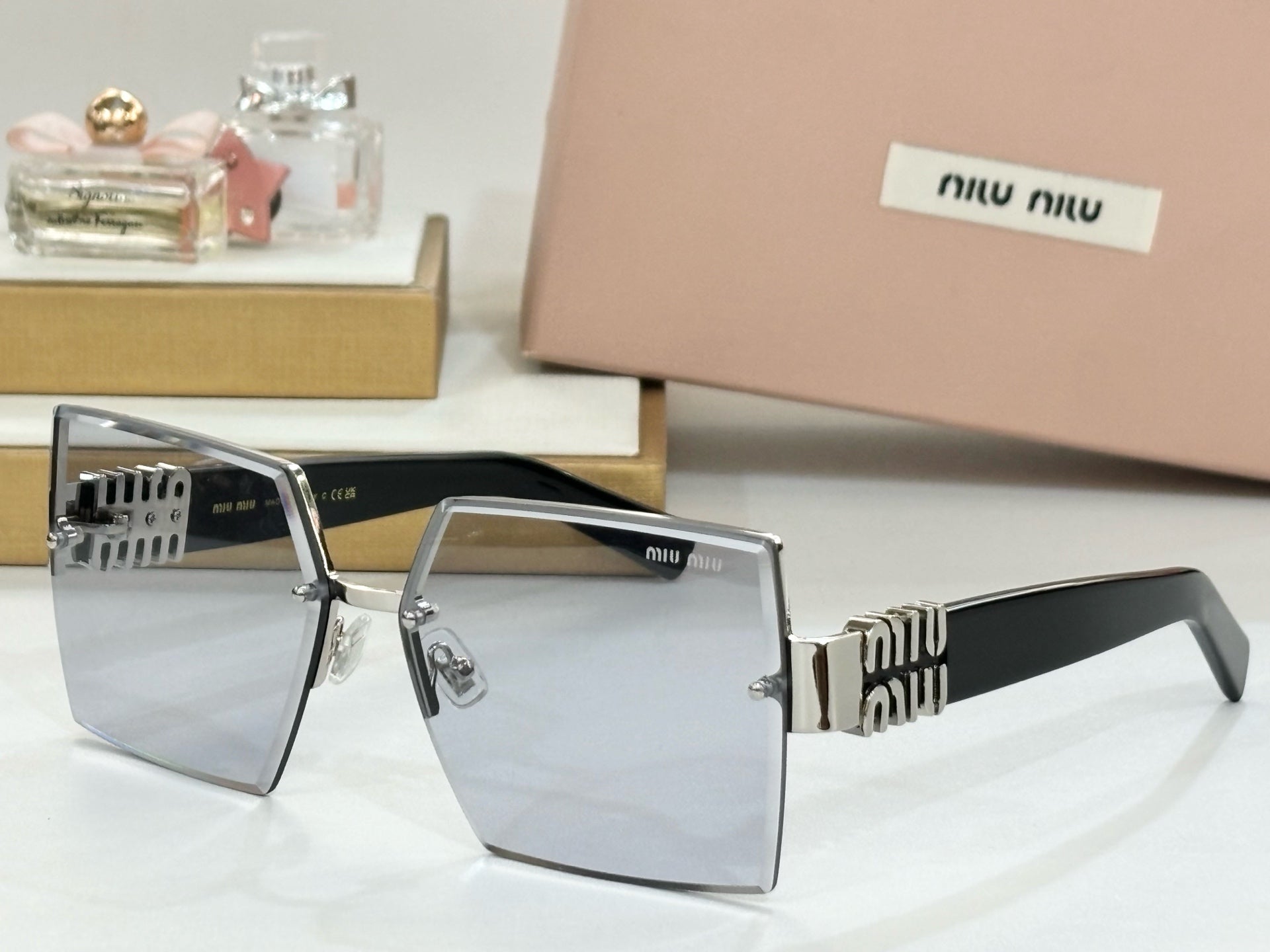 LOGO SQUARE SUNGLASSES MU117AV IN ACETATE